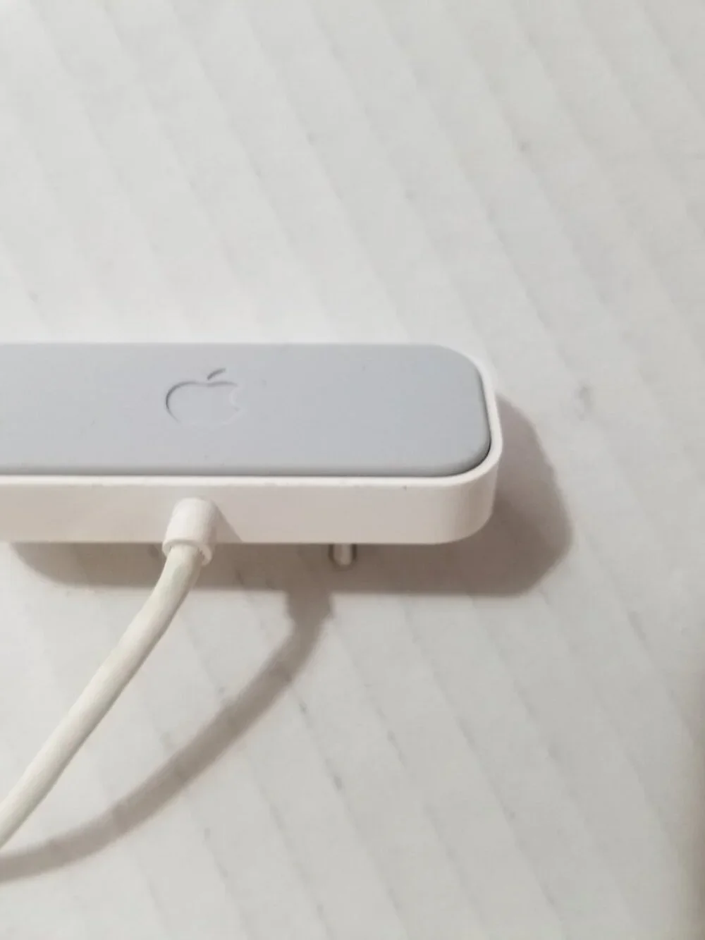 Apple iPod Shuffle (2nd Generation) Pink 1GB with Charging Dock